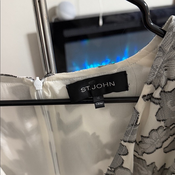 St. John White and Gray Floral Blouse - Picture 2 of 3